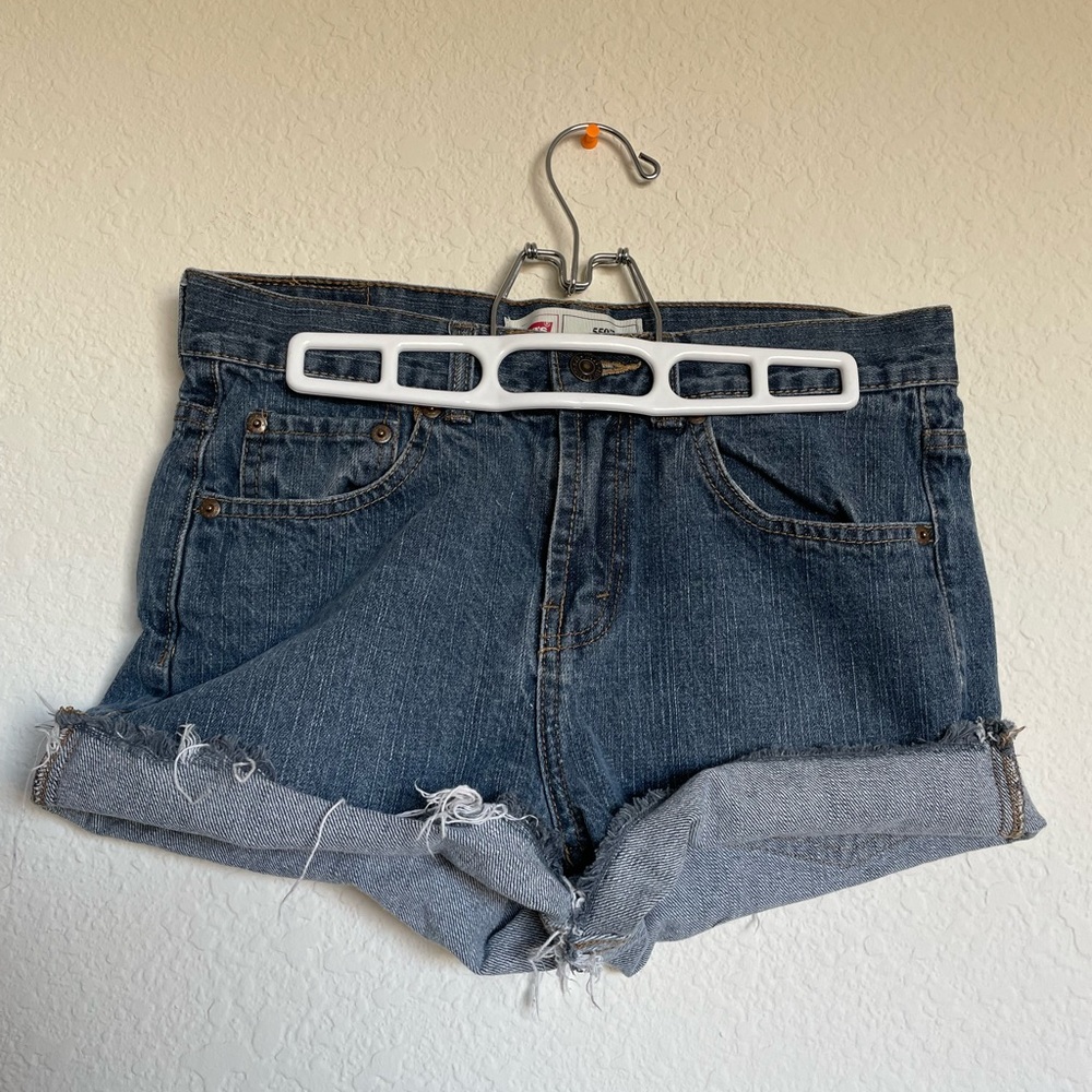 LEVIS CUT OFF SHORTS